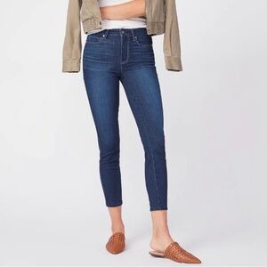 Sz24 Paige Horton Crop Distressed Denim in Grand View Wash VGUC